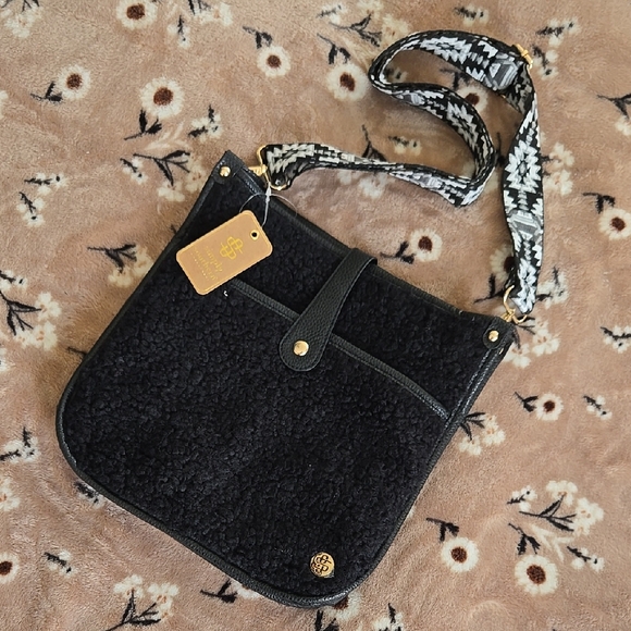 Simply Southern Handbags - NWT Simply Southern Sherpa Crossbody Black & Gold